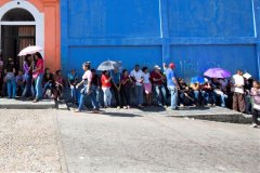 <b>煜星登录：委内瑞拉人成群结队地涌向商店购买</b>